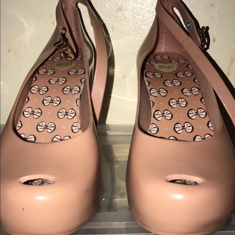 Peep toe jelly